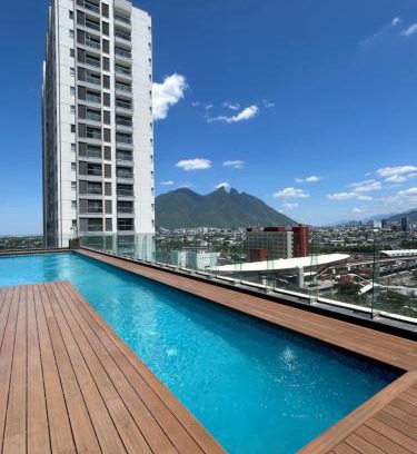 Monterrey Centro Apartamento | Elegante loft apartment Paseo Santa Lucia king size bed, alberca, gym, parking, kids club