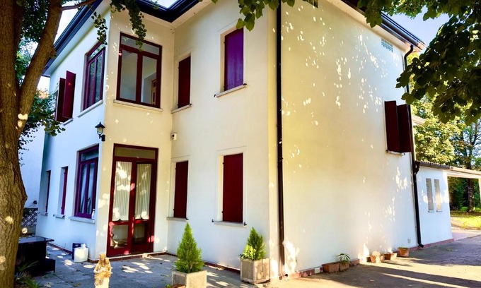 Spinea Apartamento | ELEGANTE Villa NAKHIL con jacuzzi