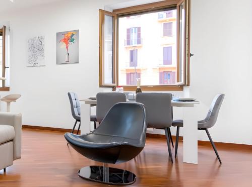 San Giovanni Apartamento | Elegantis San Giovanni Suite - Chic Apartment with Bathtub Near Historic Center, Metro & Tram Nearby