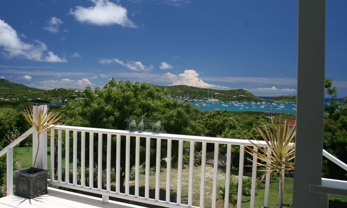 Falmouth Harbour Casa | Casa y jardín del artista elegantemente diseñados con impresionante vista al puerto