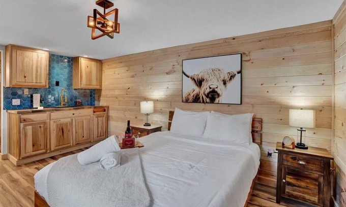 Canadensis Cabina | Elements Modern Pocono Cottage | Pickle | Firepits