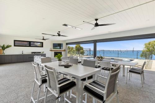Yarrawonga Casa | Elements on the Waters Edge, Woodlands