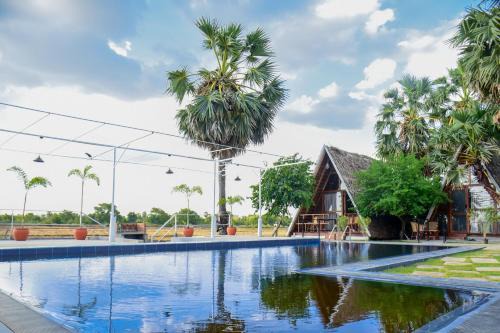 Pottuvil Division 2 Hotel | Elephant Gate Arugambay