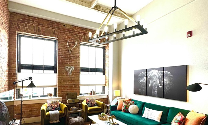 Wilmington Historic District Condominio | Elephant on Market Wilmington 2 King BR + Parking