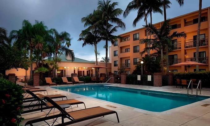 Miami Lakes Complejo | Elevate Your Miami Adventure! Pet-Friendly Stay Near Country Lake Park!