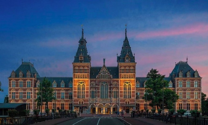 Museum Quarter Apartamento | Elevate Your Stay with Refined Luxury Apartment Steps from Madame Tussaud’s