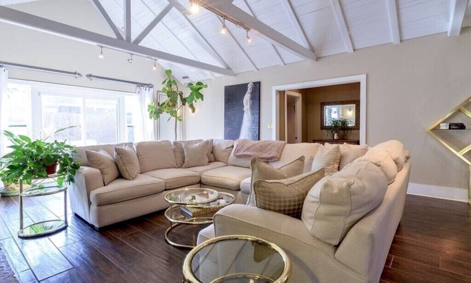 Edmond Casa | Hermoso bungalow grande en el corazón de Edmond