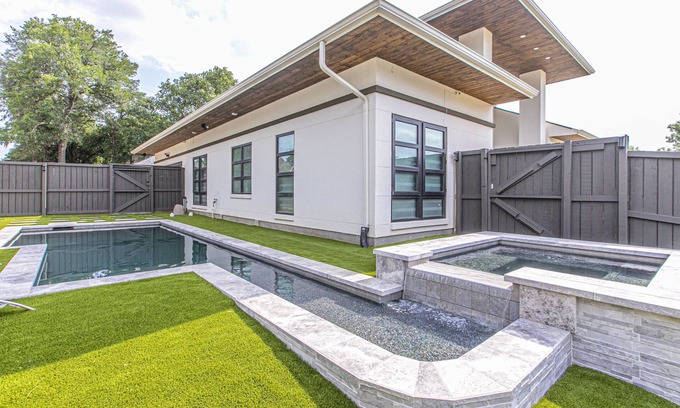 Lewisville Casa | Elevated Elegance Saltwater Pool Place-Heated Pool