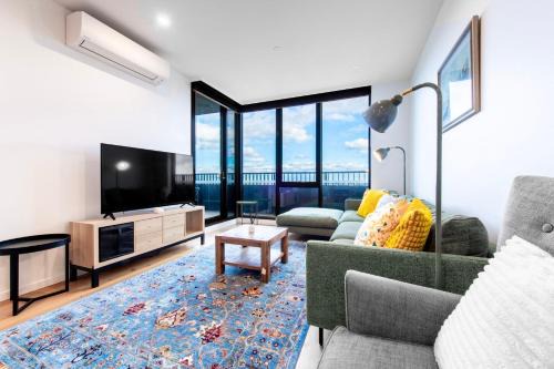Heidelberg Heights Apartamento | Elevated Escape - 2BR w Gym & Rooftop Spa