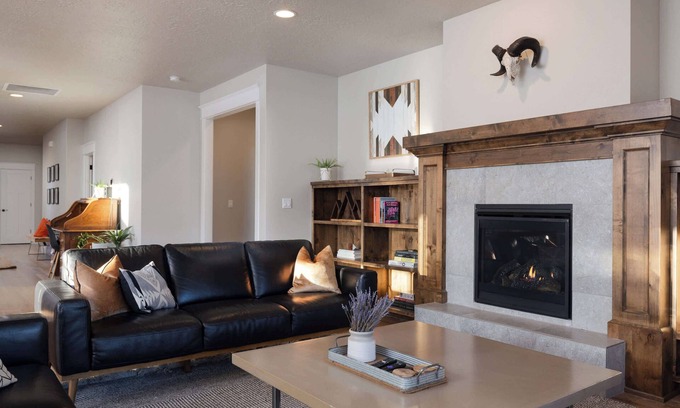 Redmond Casa | Hot-Tub | Modern 5BDR Family Retreat | Sleeps 11