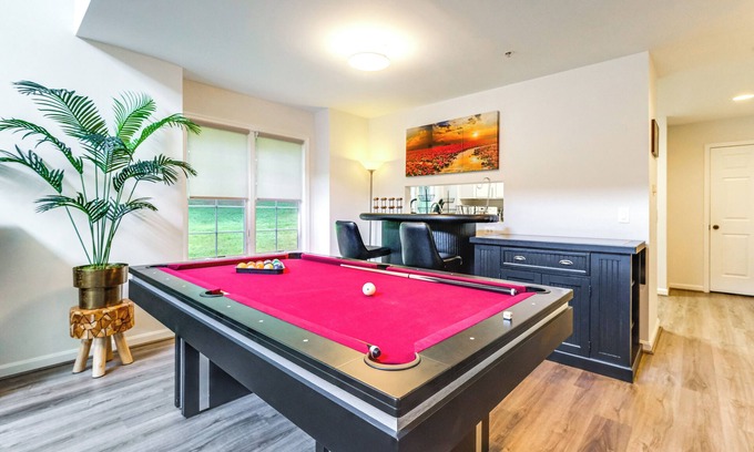 Fairland Condominio | Elevator In-Unit: 3-Story Condo Only 14 Mi to DC!