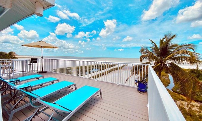 Mid Island Casa | Propiedad de lujo frente a la playa, ¡reserva ahora para obtener un descuento!
