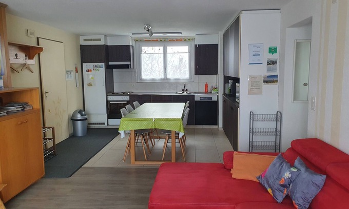 Emmetten Apartamento | Apartamento con una gran terraza y vistas al lago y a las montañas.