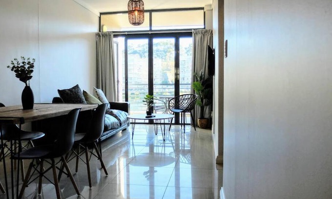 Eikenbosch Apartamento | Elgene's Getaway Waterfront Views + Terrace