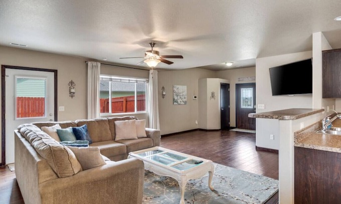 Rapid City Apartamento | Eli Drive · ★ Large Home in the Most Convenient Location ★