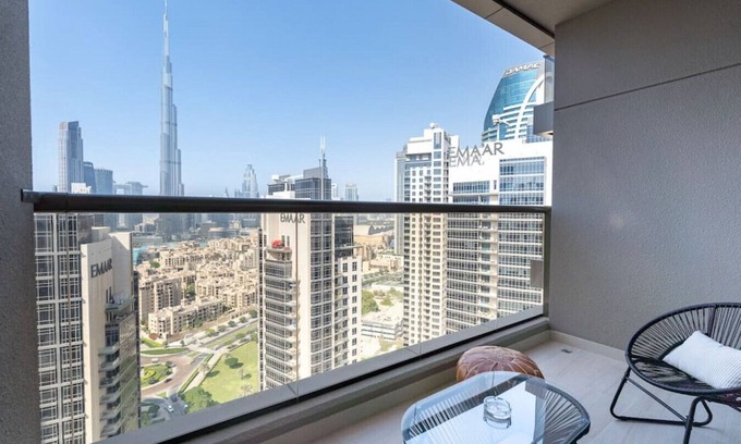 Downtown Dubai Apartamento | Elite Downtown Residence 2203 · Romantic hideaway w breathtaking Burj Khalifa view