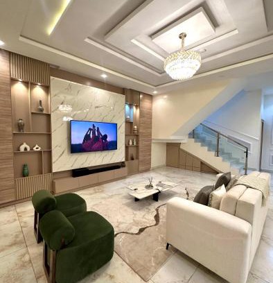 Ofin Apartamento | EliteunseenSuites - 5 Bedroom Beautiful Detached House - Private Parking