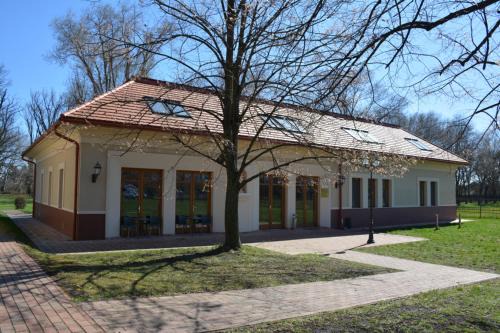 Gyula Apartamento | Elixbeer Kastély Sörház és Vendégház