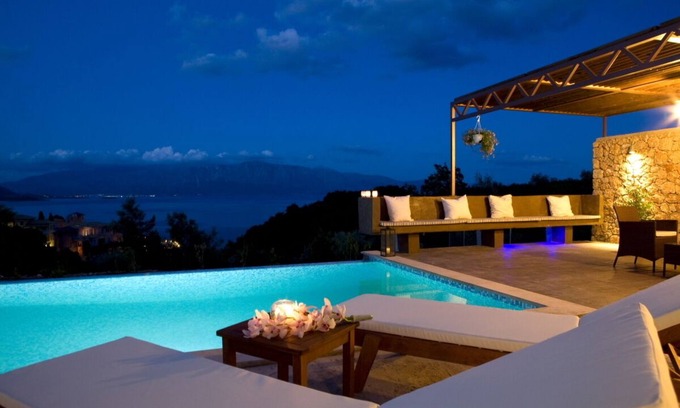Perigiali Villa | Romantic Chic Villa with Sea View !