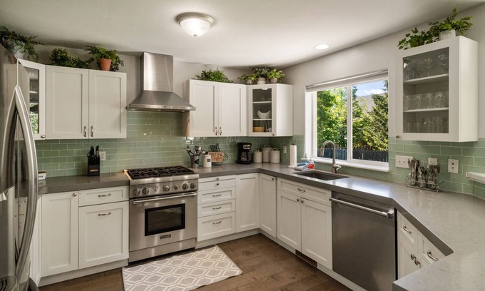 Four Corners Casa | Elk Grove - 5 Bedroom Home on the Way to Big Sky
