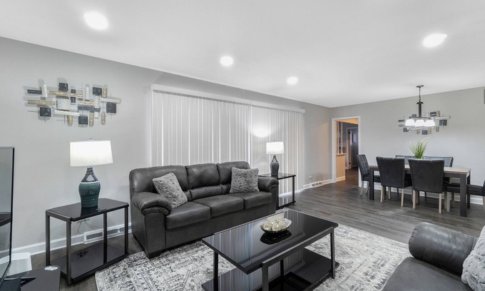 Elk Grove Village Casa | Elk Grove Village FHS Rental