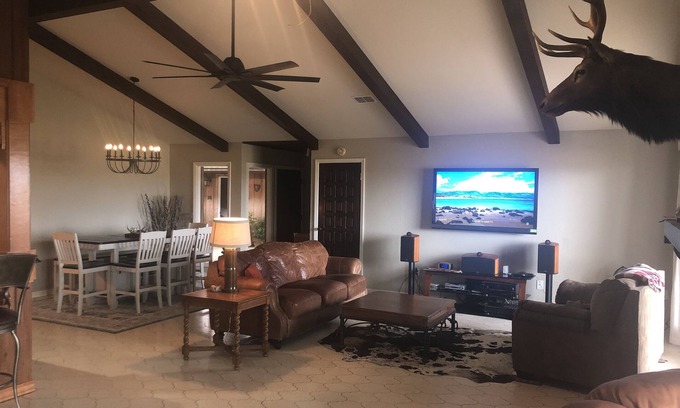 Bay Area Casa | ¡COTIZADA RECIENTEMENTE! Casa ELK en CC! 4Bd, 2 Bth.