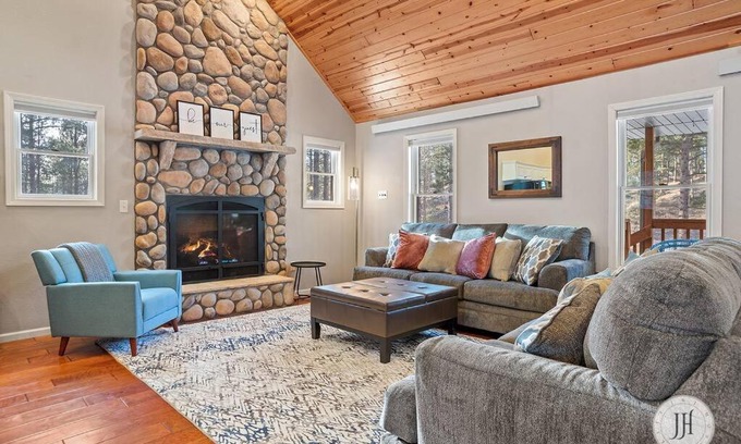 Custer Casa | Elk Ridge Fire Place Custer