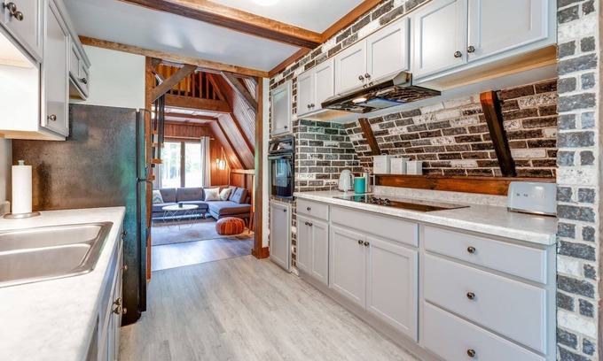Elkhart Lake Cabina | Elkhart A-Frame, Wooded Retreat near Road America