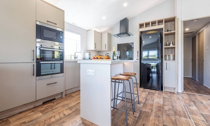 Woodhall Spa Cabina | Ella Lodge - Luxury lakeside lodge with hot tub