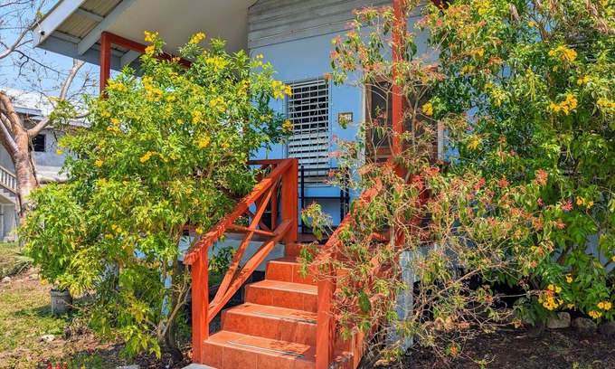 San Ignacio Casa | Elle's 2 BR/2 bathroom, home in San Ignacio. Minutes from town & Maya Ruins