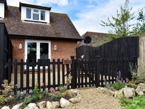 Herne Bay Casa | Elm - Uk11991