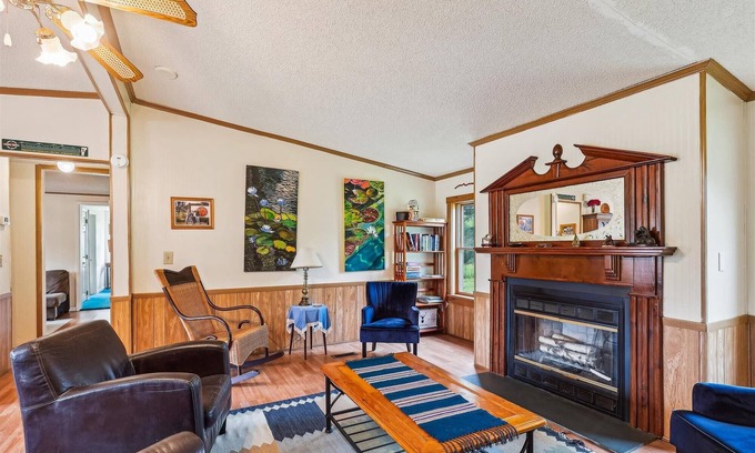 Morrisville Casa | Cozy Maple Grove - Secluded and spacious