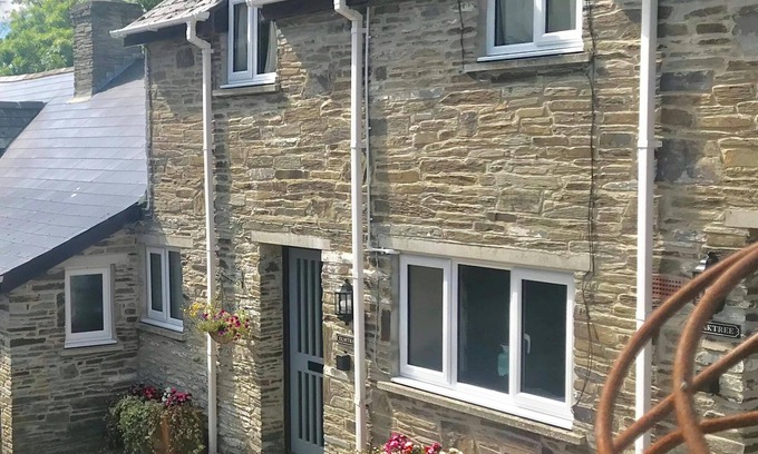 Cardigan Cabaña | Elmtree Cottage, Cardigan