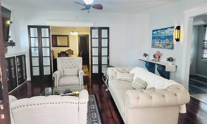 Buffalo Apartamento | Elmwood Village home