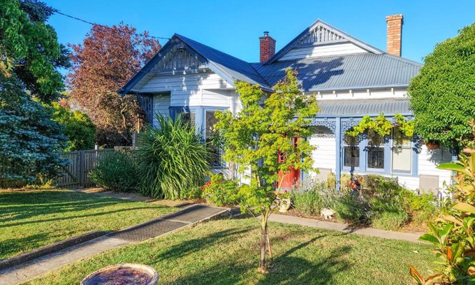 Hepburn Springs Casa | Elroma, a grand Federation house in Hepburn Springs