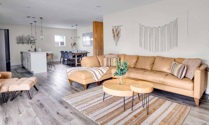 Southwest Anaheim Casa | Elsa's Enchanting Escape 8 minutes to Disney & Convention Center