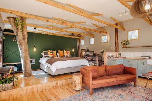 Krugersdorp Apartamento | Elsewhere Treehouse and Apartment on the River