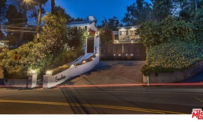 Hollywood Hills Villa | Elvis Estate On Mulholland Drive Star Tours Stop