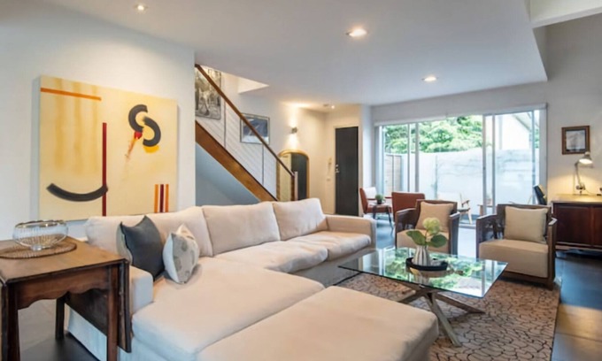 Ripponlea Casa | Elwood Village Entertainer