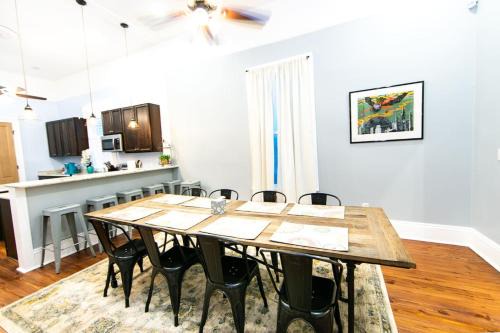 South 7th Ward Casa | Elysian Historic Cottage - 4 bed-4 ensuite Baths