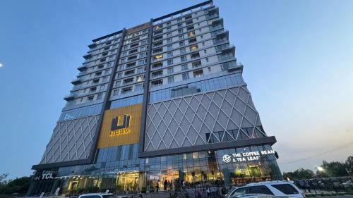 Blue Area Hotel | ELYSIUM TOWER Modern & Luxury Apartments Overlooking Centaurus Mall Islamabad