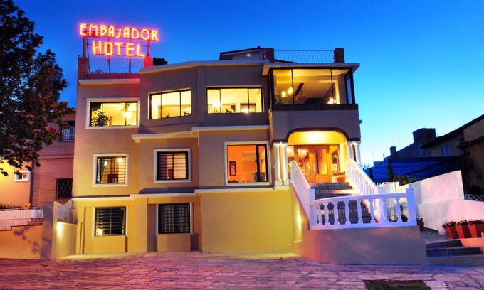Villa Carlos Paz Hotel | Embajador Hotel