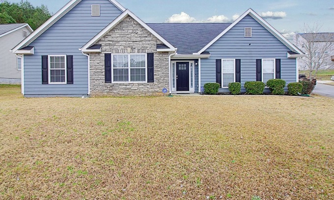 Fairburn Casa | Embellished Sapphire Home 10 mins to Atl Airport