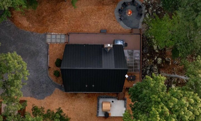 Bluemont Chalet De Esquí | Emberwood | Modern Chalet + Nature Spa + Trails, & Wineries