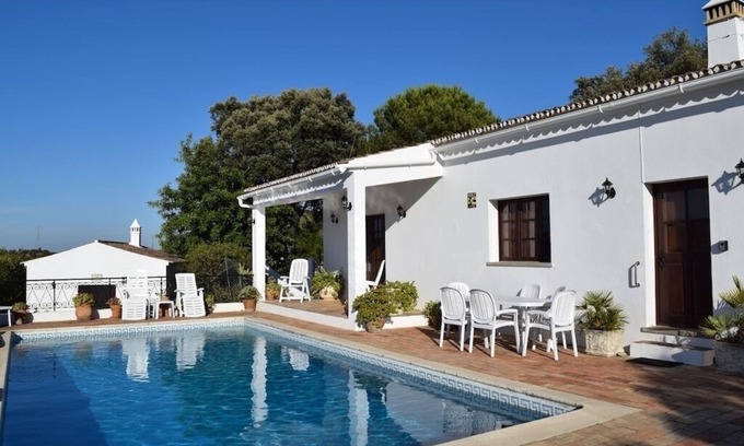 Sao Bras de Alportel Villa | Embrace tranquillity, traditional 2 bed villa & annexe with large private pool.