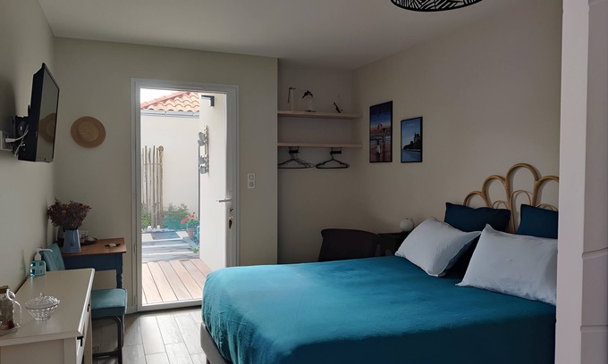 Pornic Cama Y Desayuno | Habitaciones 'Embruns' con terraza privada, jardín privado y Wi-Fi