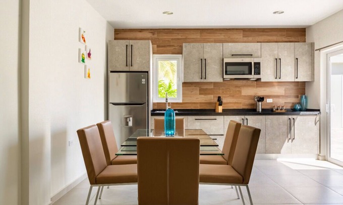 Esmeralda Apartamento | Emerald 2BR APT -#E2 in Noord-Sleeps 4