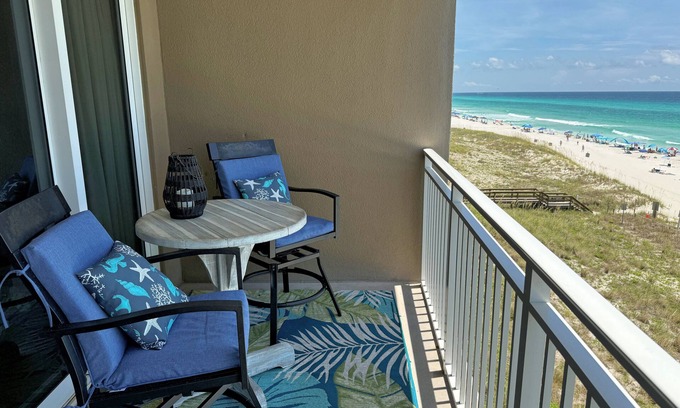 Panama City Beach Condominio | CONDOMINIO FRENTE AL MAR / BALCÓN / 4to PISO / PLAYA / TIKI BAR / KID FRIENDLY / CLEAN
