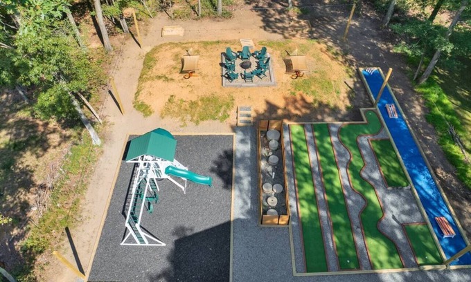 Albrightsville Cabina | Emerald Bliss, MiniGolf Bowling Playset Beach Horseshoe Cornhole