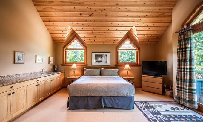 Nicklaus North Chalet De Esquí | ❄︎Emerald Chalet❄︎ 5 BR Chalet with Hot Tub & BBQ, First Hole of Golf Course